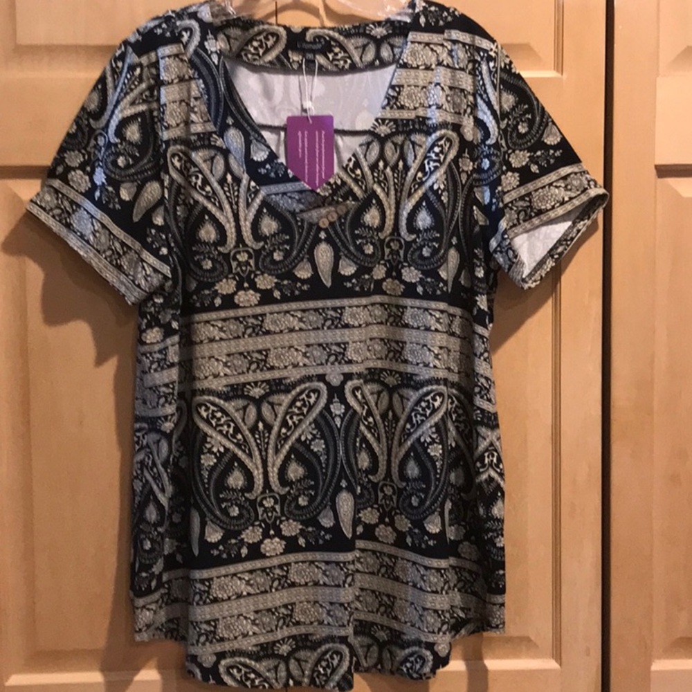 New U. Comrade short sleeve, tunic top
